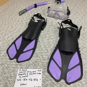 Purple snorkel set with fins, goggles and tube Size US S/M 4.5-8.5. SKU910